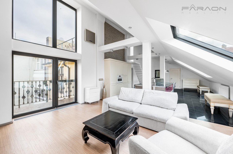 Prodej podkrovního bytu 3+kk (115 m2) s balkonem, Křemencova, Praha 1 - Nové Město