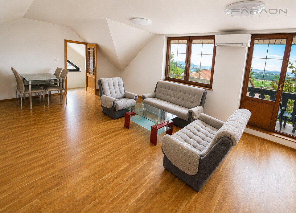 Pronájem podkrovního bytu 3+1 (115m²) LODŽIE, v klidné oblasti Praha Radotín