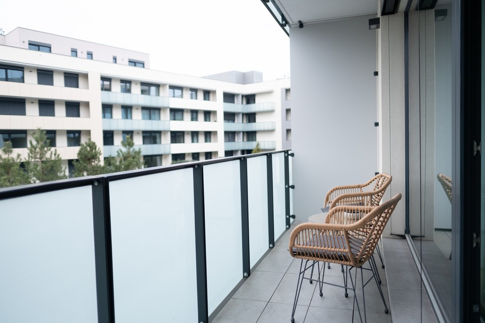 Krásný klidný byt 1+kk na prodej ( 37 m2 ), balkon, sklep, možnost garáže, Viktoria Center, Krásova,