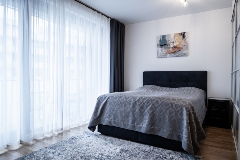 Krásný klidný byt 1+kk na prodej ( 37 m2 ), balkon, sklep, možnost garáže, Viktoria Center, Krásova,