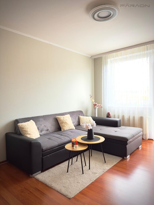 Pronájem plně vybaveného moderního bytu 2+kk,balkon, Pod Harfou, Praha 9 - Vysočany
