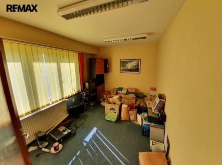 Pronájem skladovací prostor, 1 500 m²