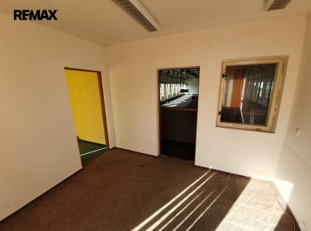 Pronájem skladu, 1 500 m²
