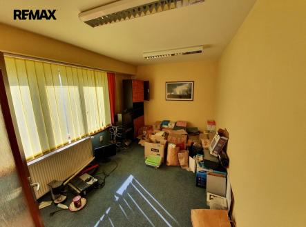 Pronájem skladu, 1 500 m²