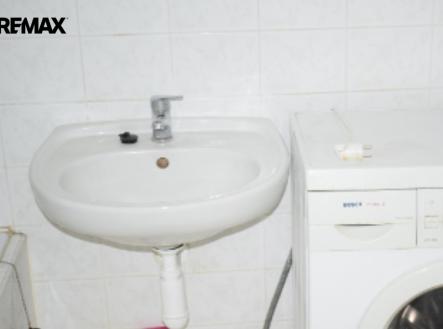 Koupelna umyvadlo pračka