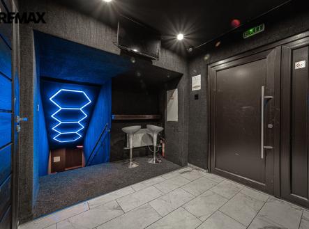 Pronájem obchodní prostory, 140 m²