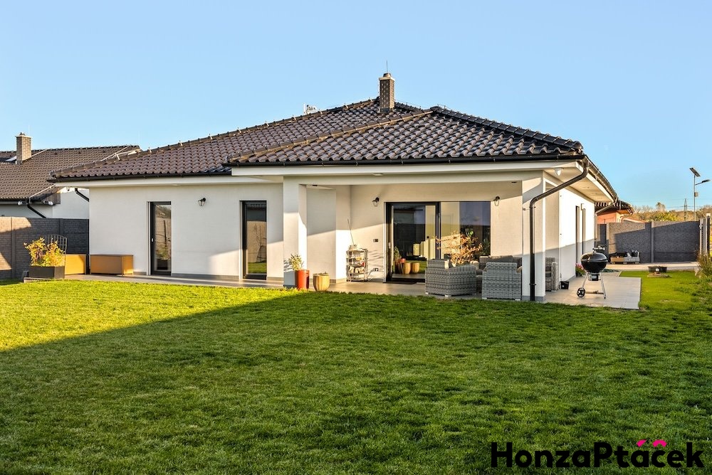 Prodej rodinného domu Tuháň, okr. Mělník, Honza Ptáček realitní makléř v Praze 16