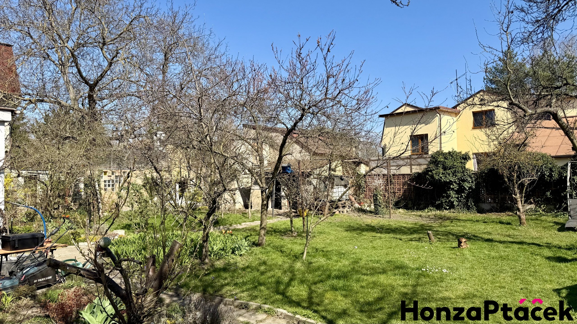 Prodej rodinného domu Choceňská Letňany, Honza Ptáček realitní makléř v Praze12