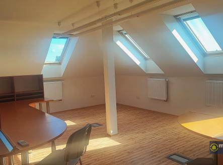 Pronájem kanceláře, 95 m²