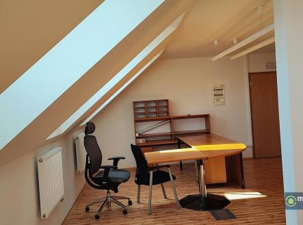 Pronájem kanceláře, 95 m²