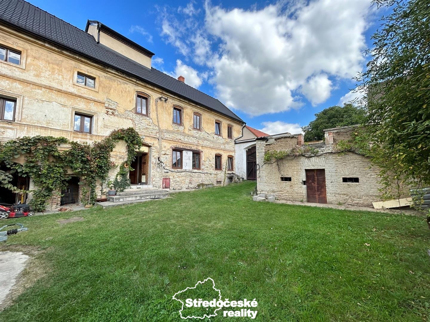 pohled na dům - aktuální stav