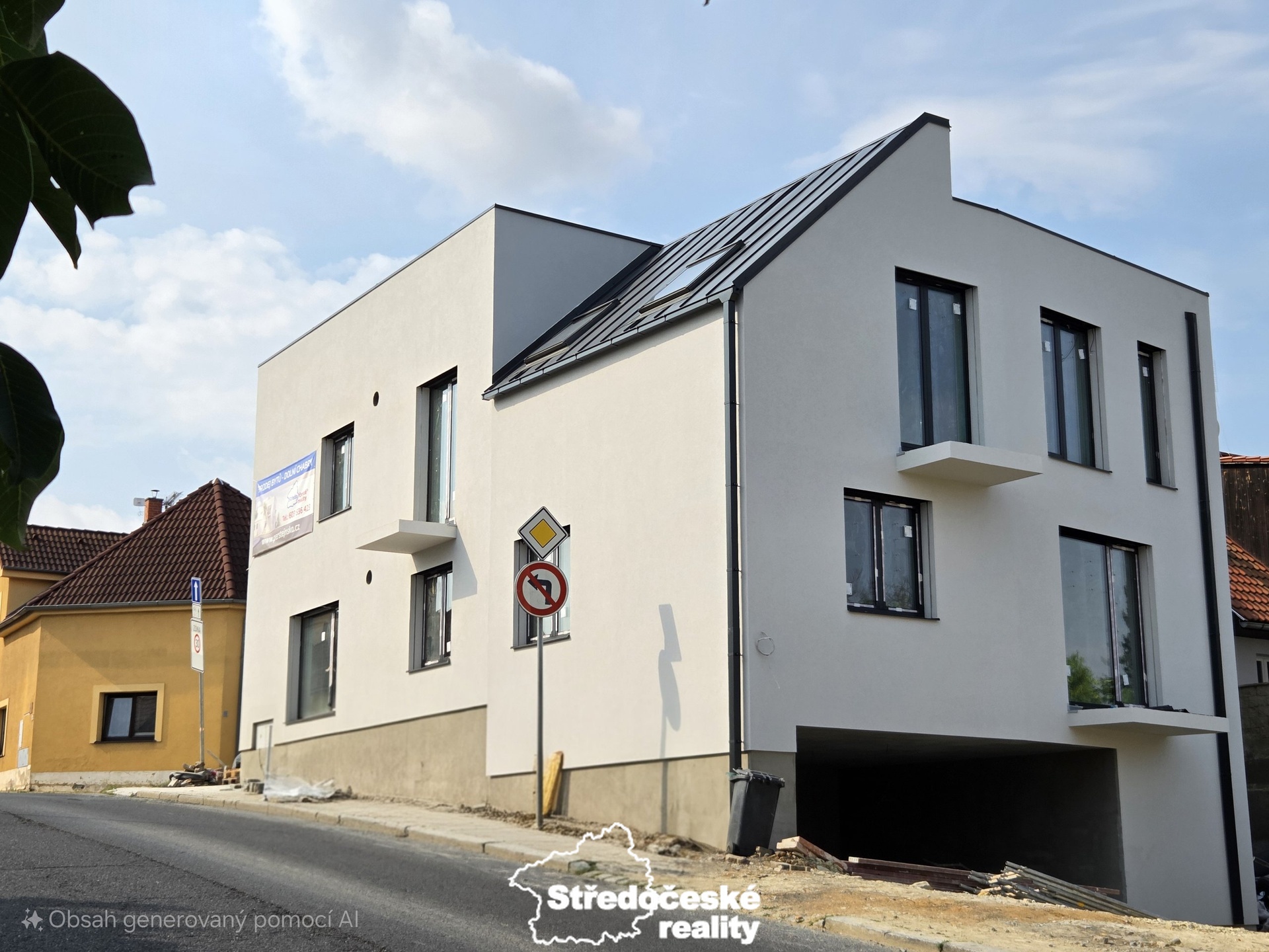 Pohled na dům červenec 2025