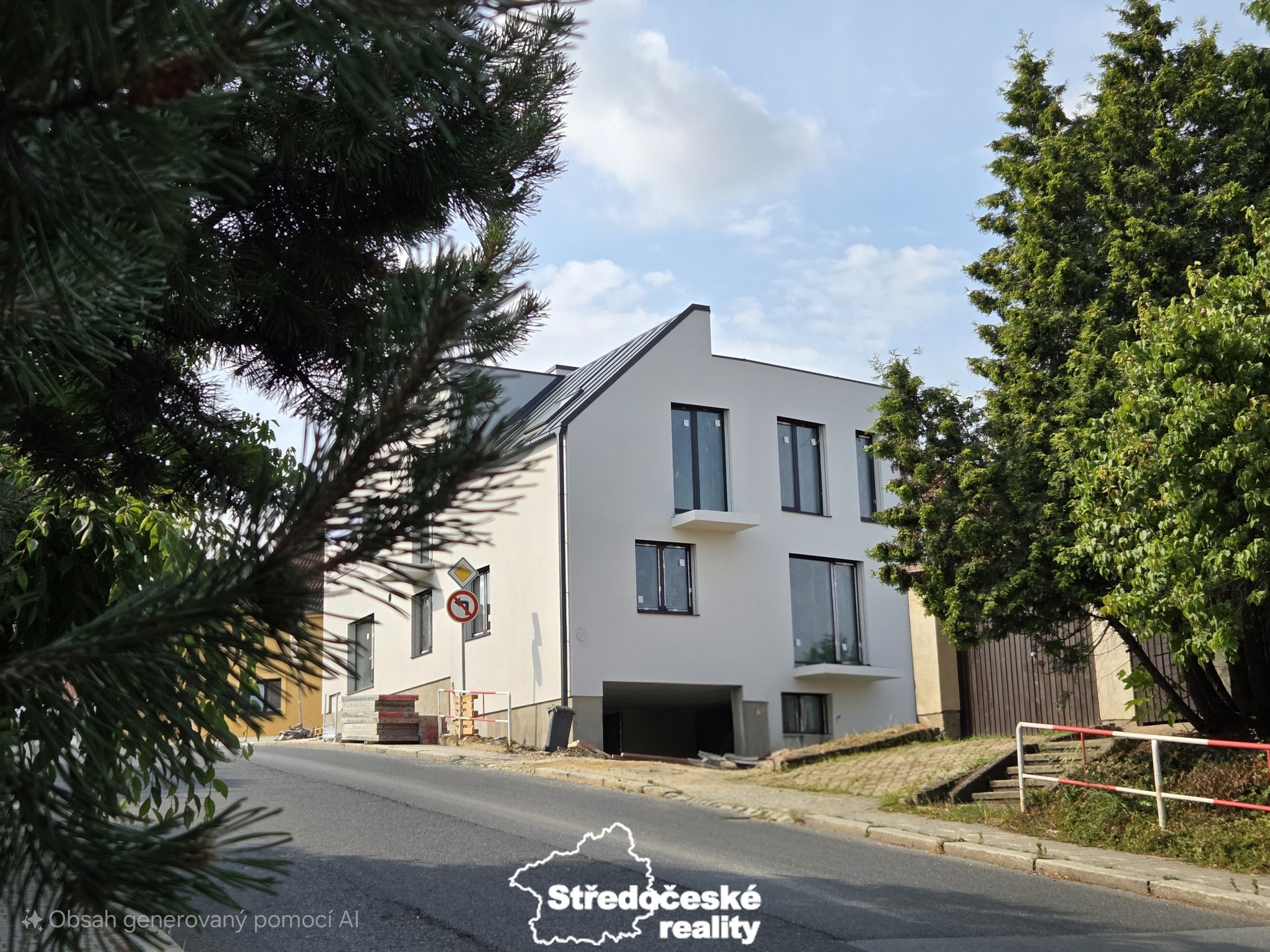 Pohled na dům červenec 2025