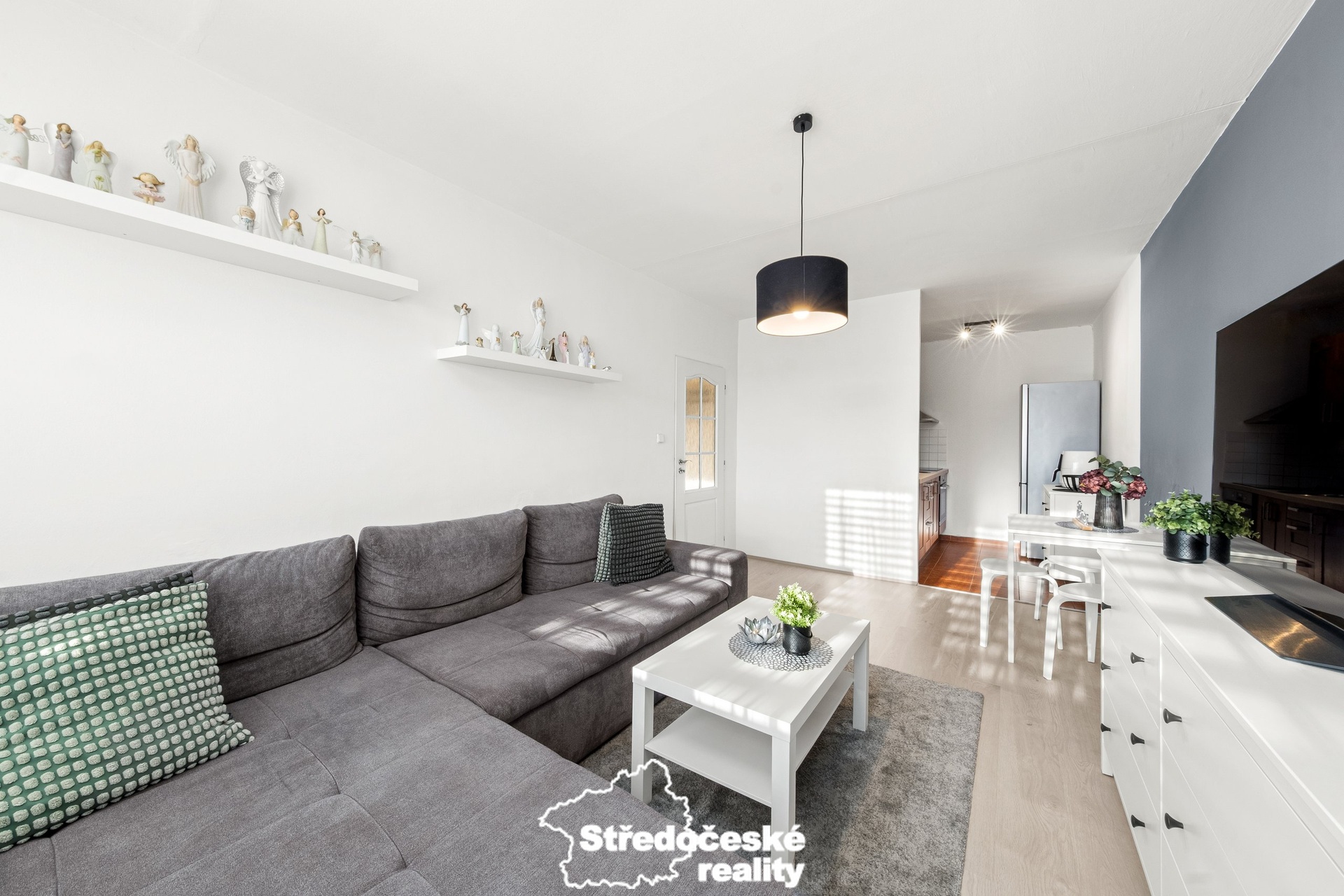 Pohled z obýv. pokoje směr kuchyně