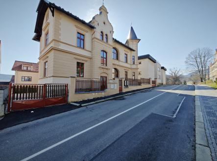 Prodej - nájemní dům, 542 m²