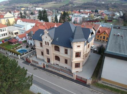 Prodej - nájemní dům, 542 m²