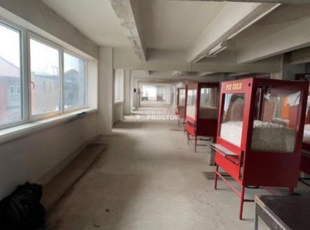 Pronájem komerčního objektu, sklad, 7 000 m²
