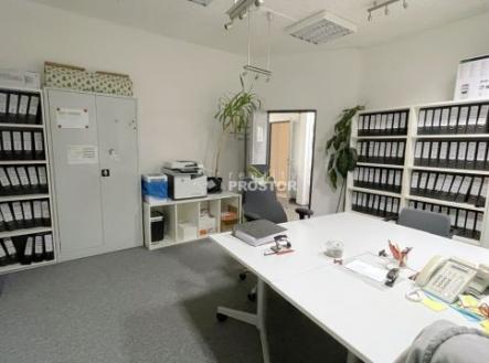 Pronájem kanceláře, 281 m²