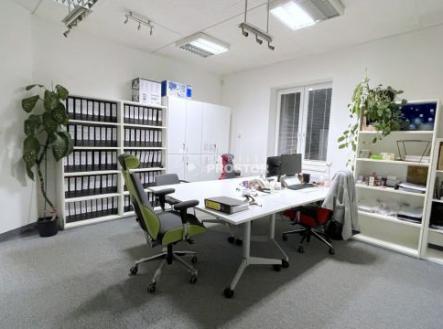 Pronájem kanceláře, 256 m²