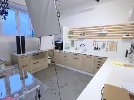 Pronájem komerčního objektu, sklad, 221 m²