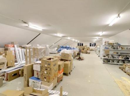 Pronájem komerčního objektu, sklad, 683 m²