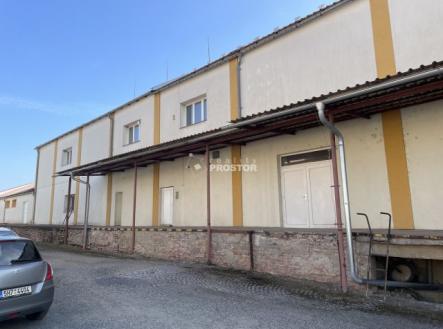 Pronájem komerčního objektu, průmyslový areál, 1 535 m²