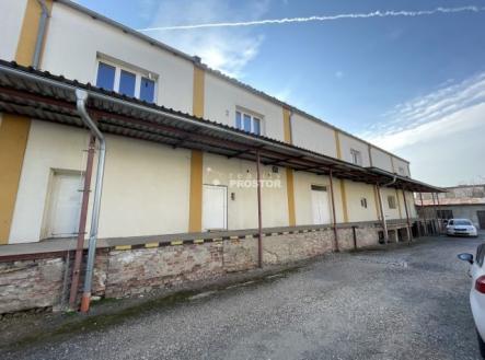 Pronájem komerčního objektu, průmyslový areál, 1 335 m²