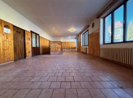 Prodej komerčního objektu, administrativní budova, 861 m²