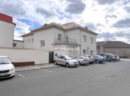 Pronájem kanceláře, 619 m²