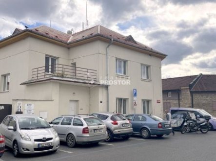 Pronájem kanceláře, 619 m²