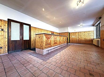 Prodej komerčního objektu, administrativní budova, 861 m²