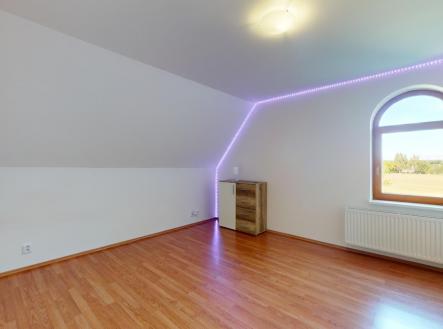 Pronájem - dům/vila, 230 m²