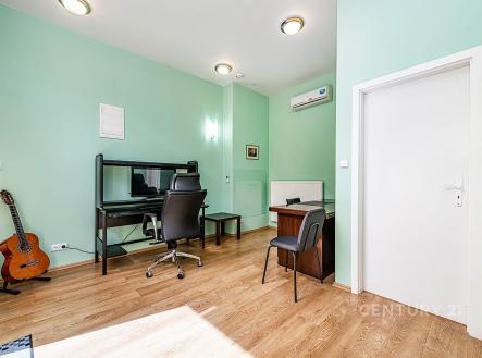 Prodej obchodní prostor, 86 m²