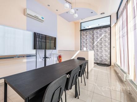 Prodej obchodní prostor, 86 m²