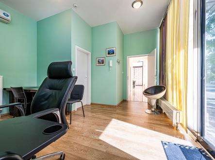 Prodej obchodní prostor, 86 m²