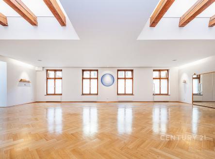 Pronájem obchodní prostor, 200 m²