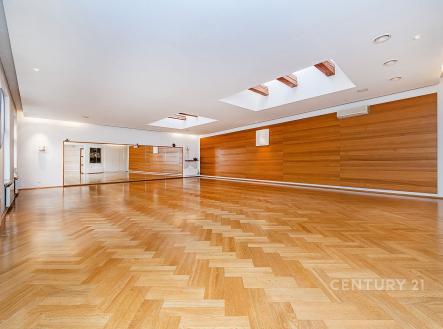 Pronájem obchodní prostor, 200 m²