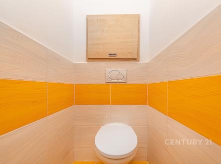 WC, Stříbrského, Praha - Háje,  prodej Hana Yates