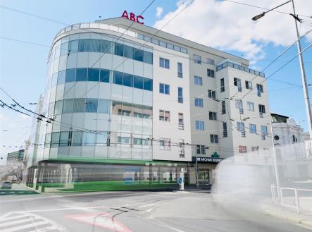 Pronájem kanceláře, 338 m²