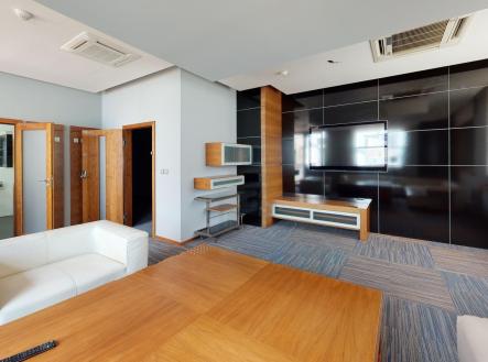 Pronájem kanceláře, 1 200 m²