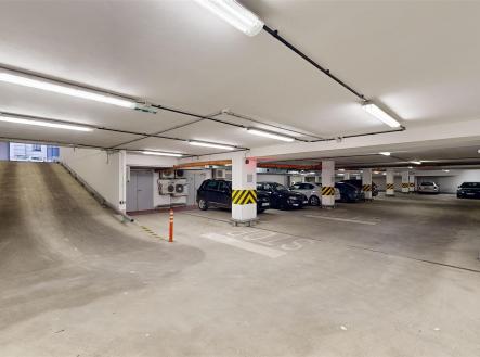 Pronájem kanceláře, 1 700 m²