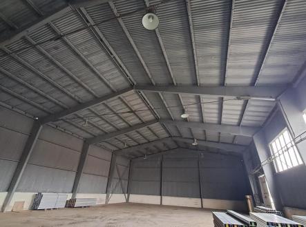 Pronájem skladovací prostor, 500 m²