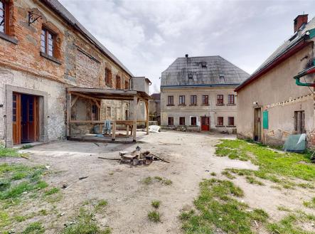 Prodej nájemního domu, 1 570 m²