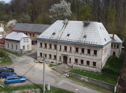Prodej nájemního domu, 1 570 m²