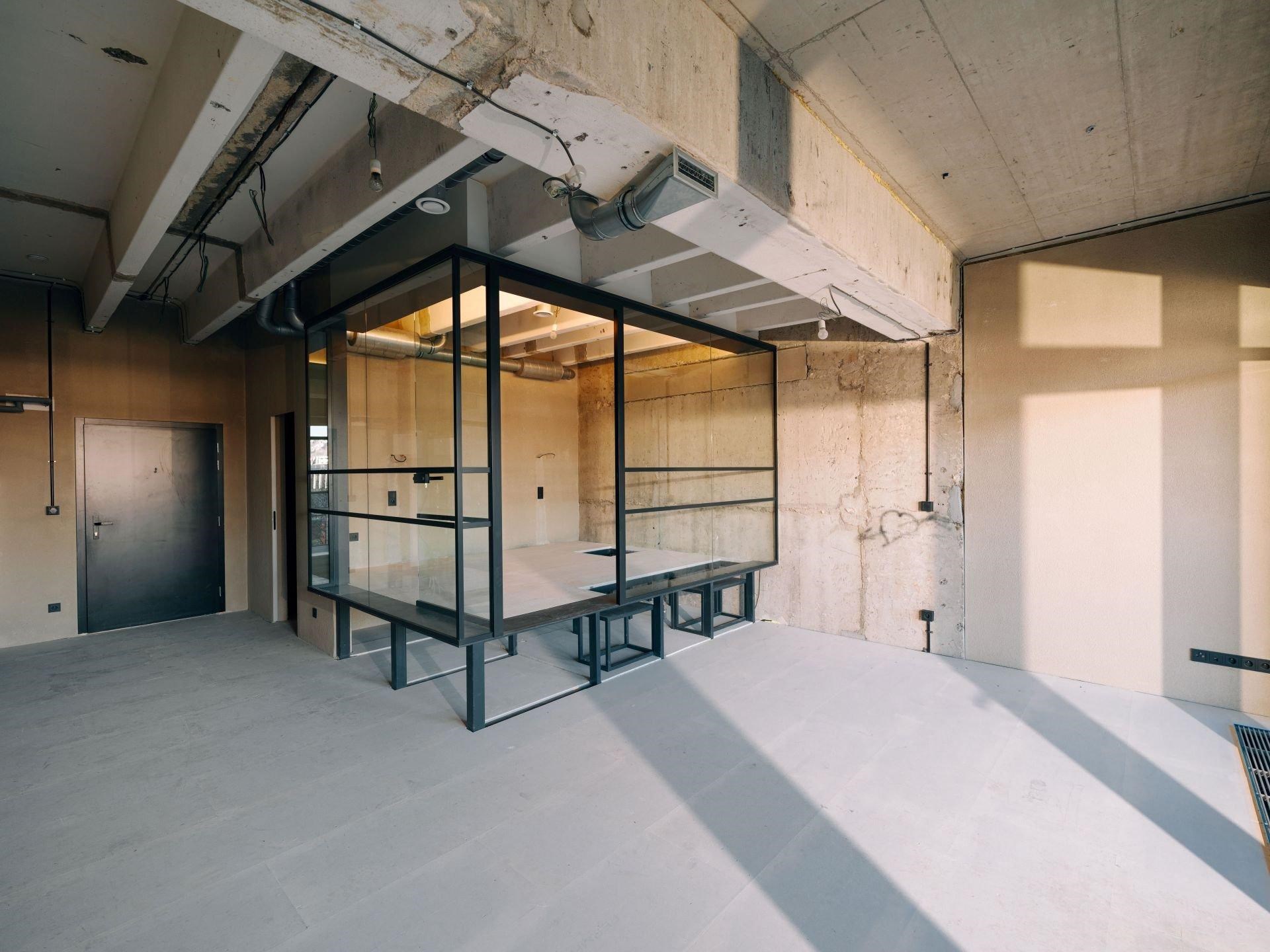 Komerční prostory s terasou o celkové ploše 95,8 m² ve 3. podlaží budovy