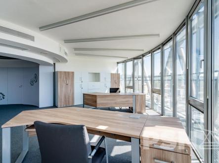 Pronájem kanceláře, 710 m²