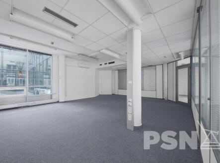 Pronájem kanceláře, 300 m²
