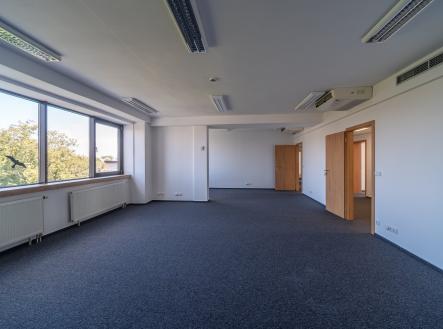 Pronájem kanceláře, 300 m²