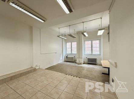 Pronájem komerčního objektu, sklad, 678 m²