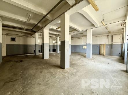 Pronájem komerčního objektu, sklad, 678 m²